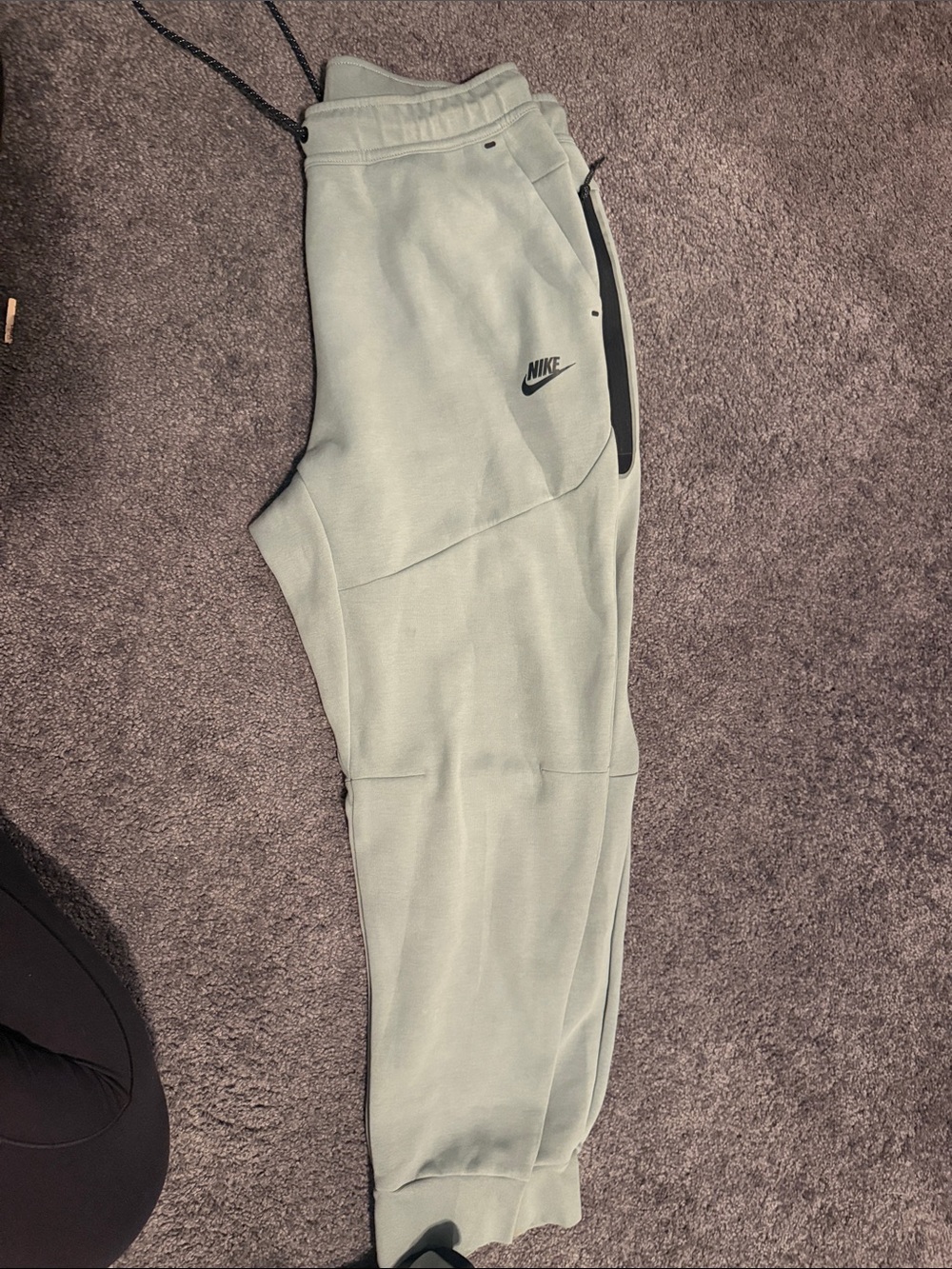 Women’s Nike Tech Suit set - Picture 2 of 3